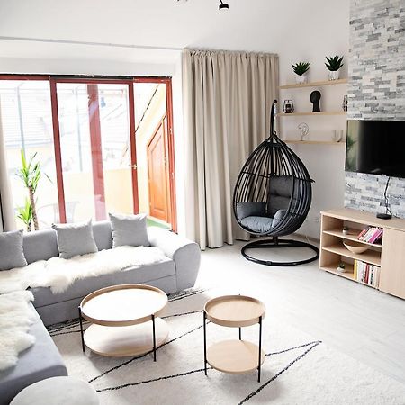 Cozy Modern Apartment In The Old Town - Hlavna Street โกชิเซ ภายนอก รูปภาพ