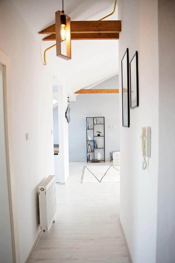 Cozy Modern Apartment In The Old Town - Hlavna Street โกชิเซ ภายนอก รูปภาพ