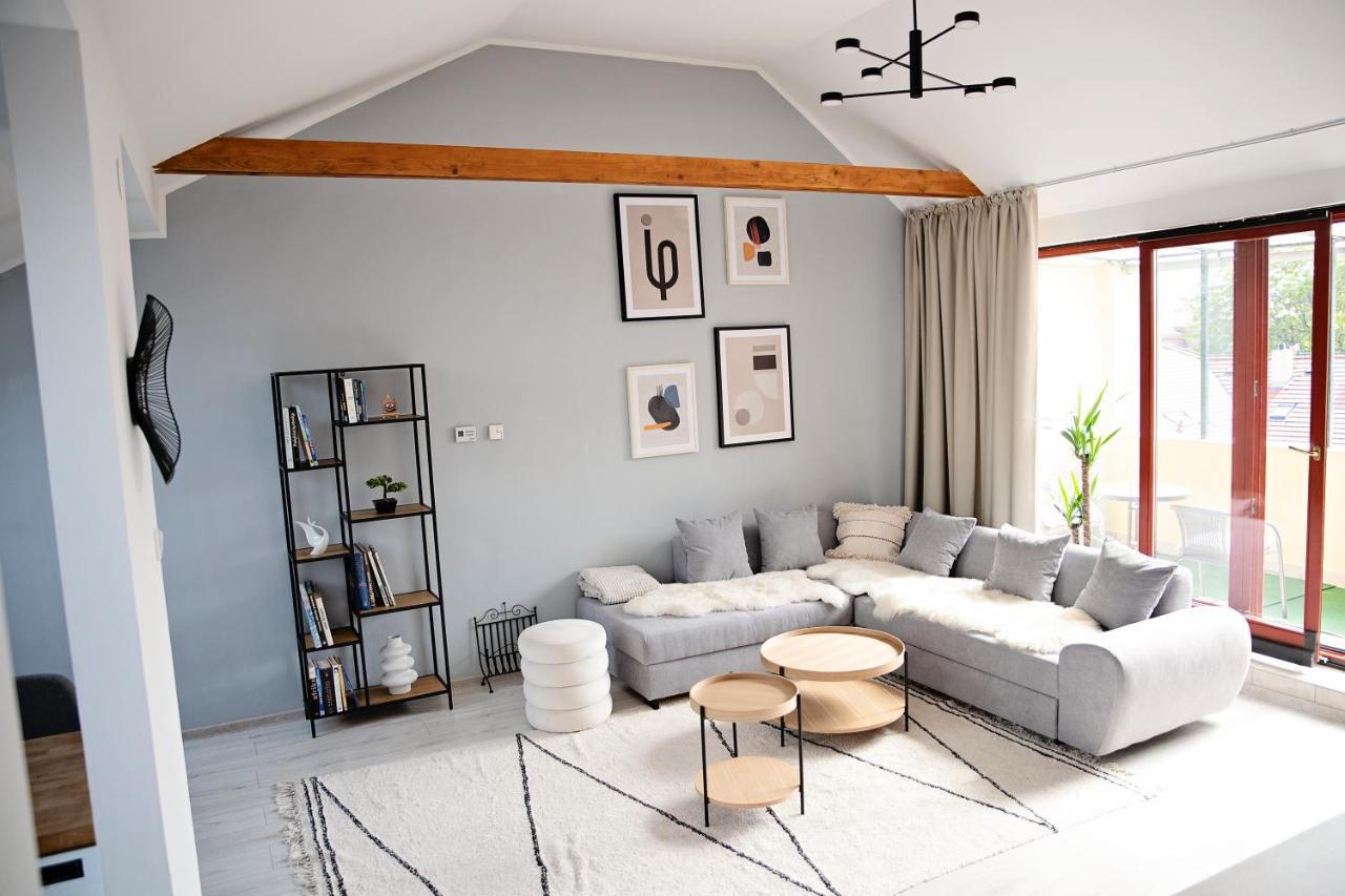Cozy Modern Apartment In The Old Town - Hlavna Street โกชิเซ ภายนอก รูปภาพ