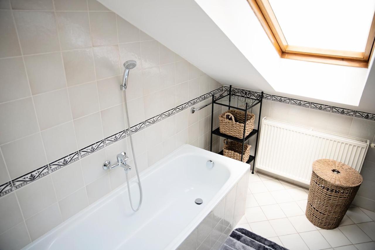 Cozy Modern Apartment In The Old Town - Hlavna Street โกชิเซ ภายนอก รูปภาพ